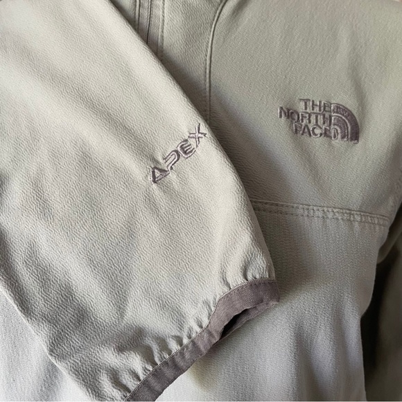 The North Face Women’s Medium Grey Apex Flight Series 1/4 Zip Jacket - Picture 6 of 14